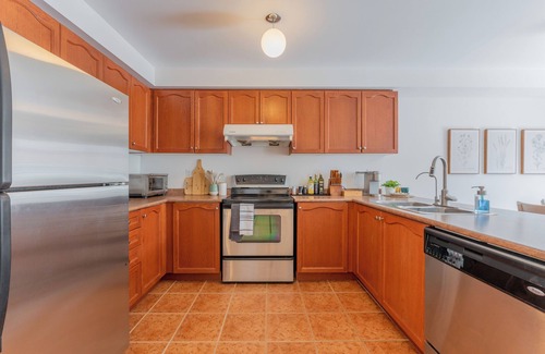 Hurontario House | Serene Family Space | 3BR | Prime Mississauga