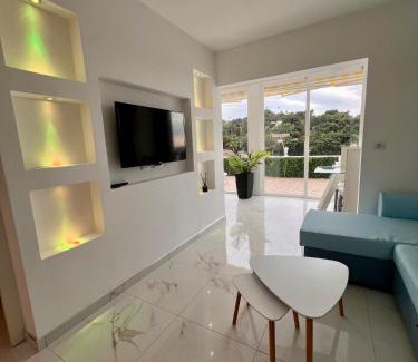 San Eugenio Apartment | serene flat in central location overlooking SIAM PARK