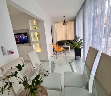 San Eugenio Apartment | serene flat in central location overlooking SIAM PARK
