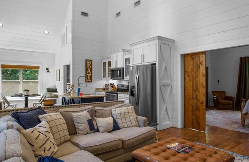 Broken Bow House | Serene Forest Cabin Escape with Hot Tub