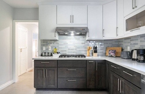 East San Gabriel House | Serene Gem in LA: 4 Bedrooms with a Walk-In Closet, Streaming Options, High-Speed Internet, and Front Yard Oasis.
