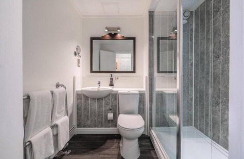 Ipswich Hotel | Serene Getaway in Ipswich | Breakfast, Pool, Spa Treatment & Historic Vibes