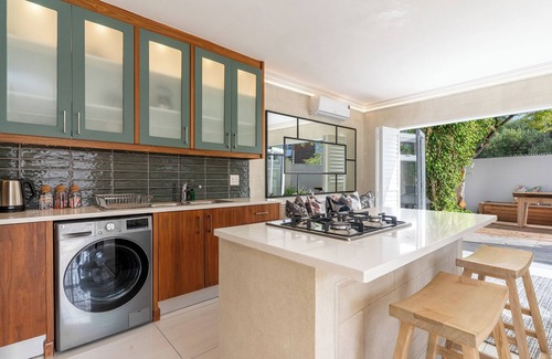 Flora Park Apartment | Serene Greenpoint Escape With Private Garden
