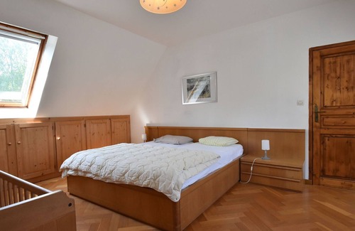 Saint-Pierre-le-Vieux House | Serene Holiday Home in Saint Pierre le Vieux with Garden