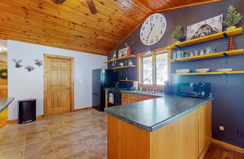 St Germain House | Serene Home w/large fenced in yard, jetted tub, WIFI, near Lakes & Trails