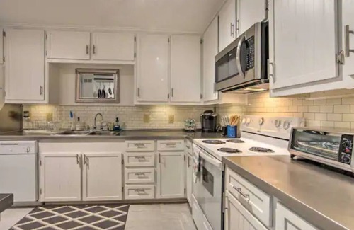 Cedar Creek Reservoir House | Serene Home w/Yard on Cedar Creek Lake
