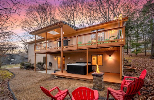 Royal Pines House | Serene home with private hot tub, Ping Pong, washer/dryer, firepit & central AC