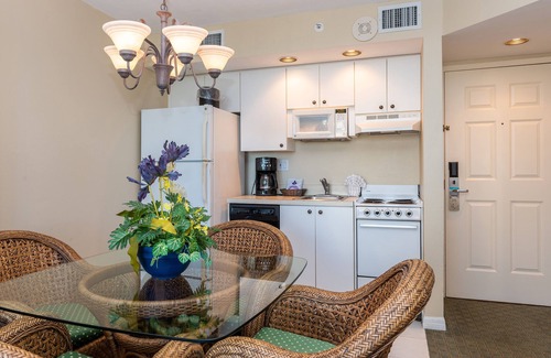 Fort Myers Beach Hotel | Serene Island Getaway: Spacious Suites w/Balconies & Pool Access