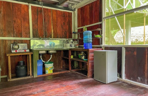 San Juan Bautista Ski Chalet | Serene Jungle - Chalet by the river