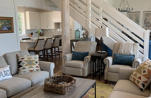 Eclectic House | Serene Lake Martin luxury retreat (located in Eclectic)