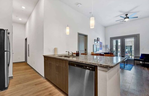 Clemson Apartment | Serene Lake & Pool Retreat – 5 Min to College Ave Buzz!