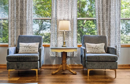 Se Ree House | Serene Lakefront Getaway for the Whole Family!