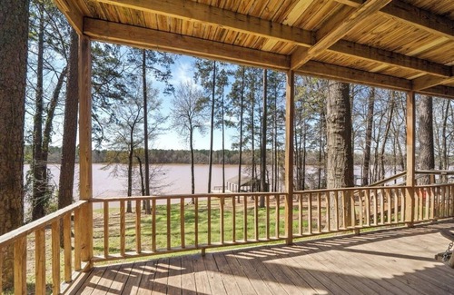 Eatonton House | Serene Lakefront Getaway on Lake Sinclair