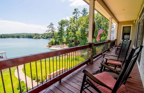Blairsville House | Serene lakefront property on Nottely Lake in North Georgia Mountains