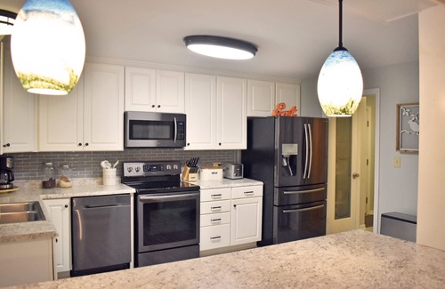 Lake Lure Cottage | Serene Lakefront Reteat with Whimsical Flair! Private Dock-Kayaks-Fishing