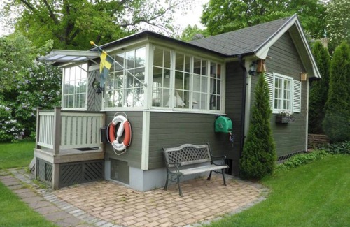 Solna Cabin | Serene lakeside cabin next to the sea just 10 minutes from Stockholm city!
