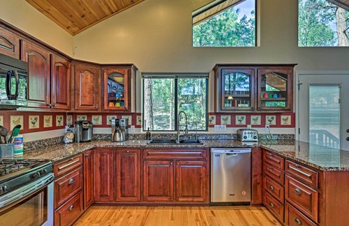 Pinetop-Lakeside Cabin | Serene Lakeside Cabin w/Decks + Edler Lake Views!