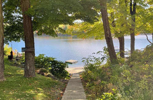 Frontenac Cottage | Serene Lakeside Retreat: The Crow Lookout Cottage on Crow Lake