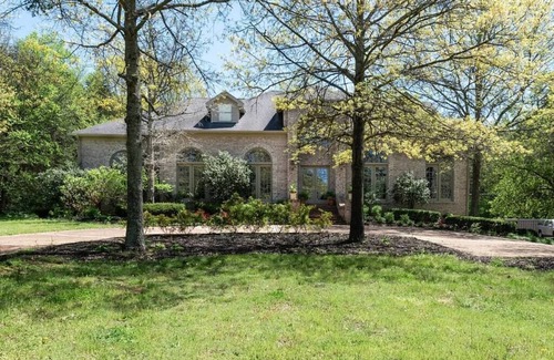 Brentwood House | Serene Large 5bd/5.5ba Estate in Brentwood