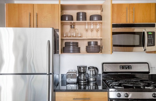 Hunters Point Apartment | Serene LIC 1BR w/Doorman, Gym & Pool, near East River, by Blueground