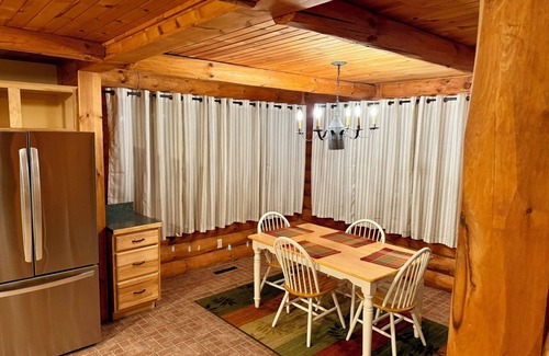 La Porte Cabin | Serene Log Cabin Forest Retreat - Across street from Pumpkin Patch and Orchard!