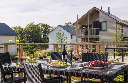 Froidchapelle Villa | Serene Luxe Lakeside Stay