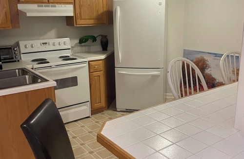 State College House | Serene Mansion Style Home in an Upscale Neighborhood close to Penn State