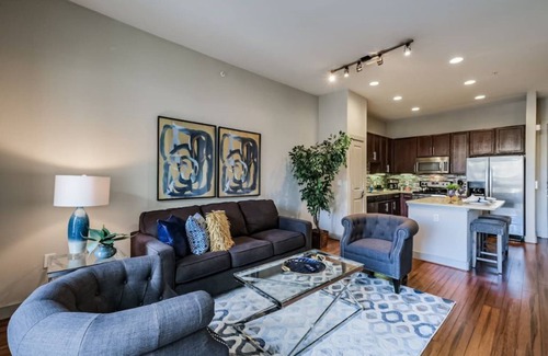 Montrose Apartment | SERENE MIDTOWN SUITE W/FREE PARKING & WiFi