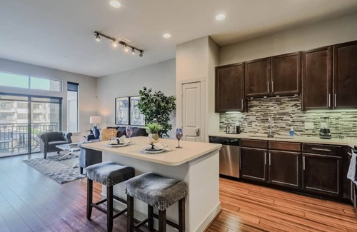 Montrose Apartment | SERENE MIDTOWN SUITE W/FREE PARKING & WiFi