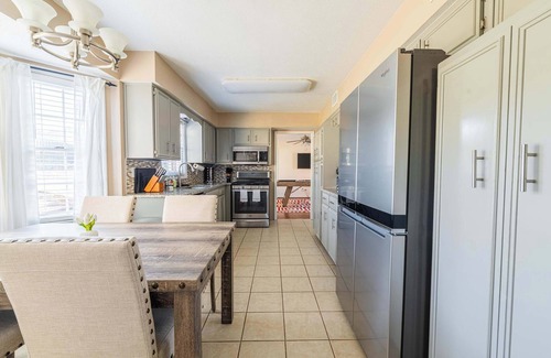 Columbus House | Serene Modern Getaway | 4br | Private Pool | Games | FirePit