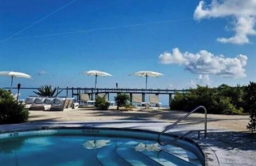 Islamorada Apartment | Serene Moon Suite w/Jacuzzi + Garden View @Islamorada- Moon Suite
