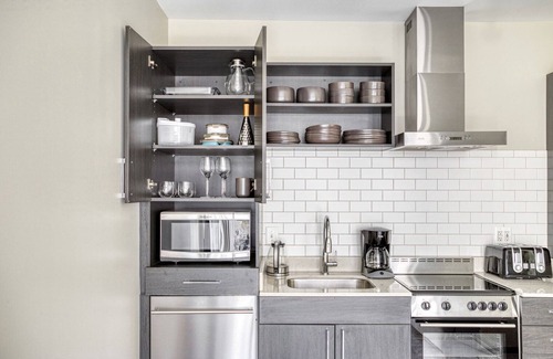 Mount Vernon Triangle Apartment | Serene Mount Vernon 1BR w/Gym, Pool & W/D, near Metro, by Blueground