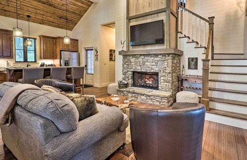 Glenville House | Serene Mountain Retreat! Rural Glenville Craftsman