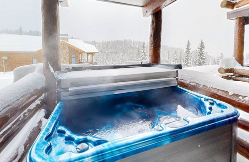 Saddle Ridge Condo | Serene mountain-view condo with skiing, washer/dryer, gas grill, & patio