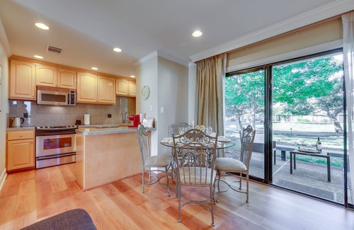 Napa Condo | Serene Napa Retreat w/Pool Access & Patio!