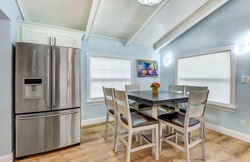 North Trail House | Serene Oasis Beach Getaway - 3 bedrooms in Sarasota