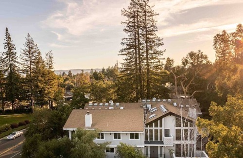 Menlo Park Apartment | Serene Oasis in Menlo Park's Finest Neighborhood