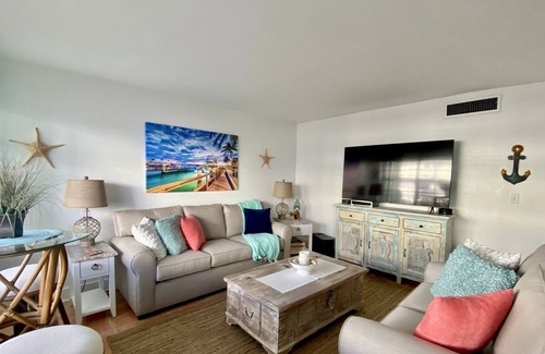Plantation Key Condo | Serene oceanfront complex. Centrally located