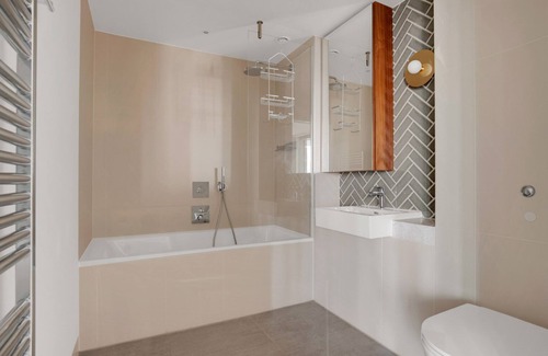 Hoxton West Apartment | Serene Old Street 1BR w/ Pool, Gym & Concierge, nr Tube, by Blueground