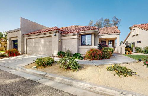 Palm Desert House | Serene On The Green