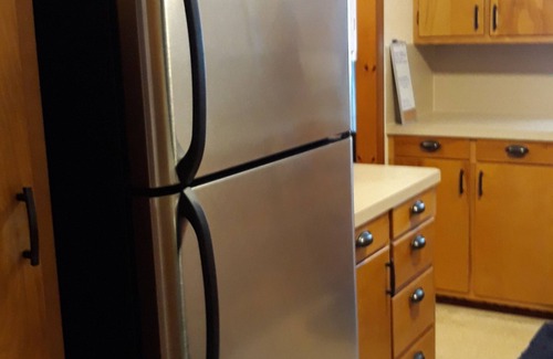 Backus House | Serene one level cabin home with private beach on Pine Mountain Lake Sleeps 10