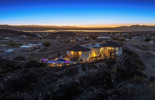 Lake Havasu City House | Serene Paradise; A Hilltop Gem