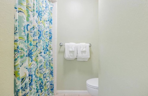 North West Florida Condo | Serene Penthouse unit with Hot Tub and Music, Gulf Front