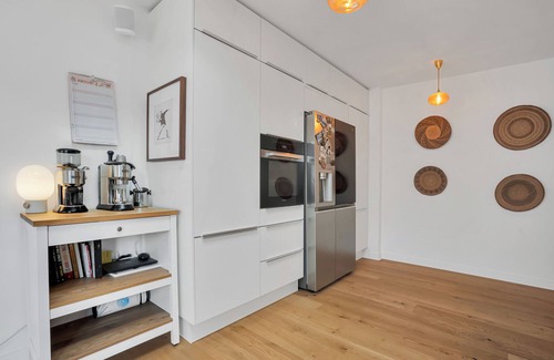 Prenzlauer Berg Apartment | Serene Penthouse with WiFi in vibrant central Berlin