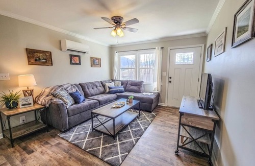 West Jefferson House | Serene Pine Tree Meadows Cottage w/Stunning Views