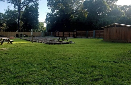 Montgomery County Ski Chalet | Serene Pinehurst Camper - Sleeps 2 - Pet Friendly