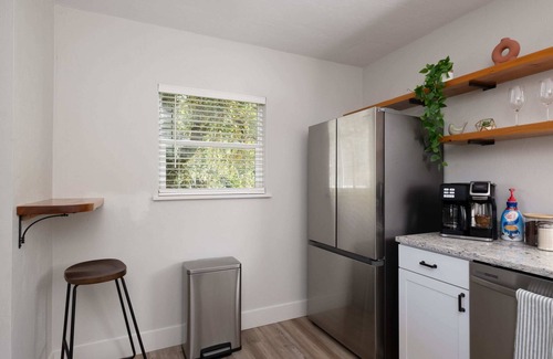 Gainesville Condo | Serene Place - Walk to UF - Free Parking