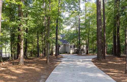Lake Oconee House | Serene Private Lake Oconee Home - Modern Amenities
