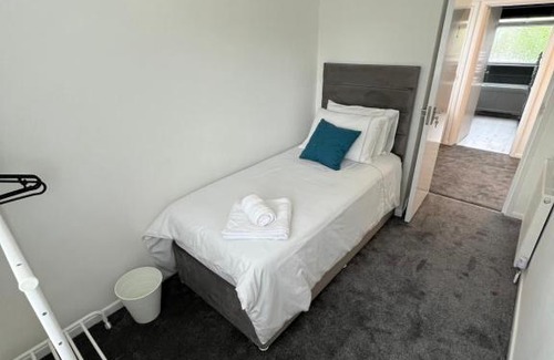 Southampton House | Serene Property Next to Southampton General Hospital