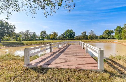 Needville House | Serene Ranch Home with Outdoor Kitchen in Needville!